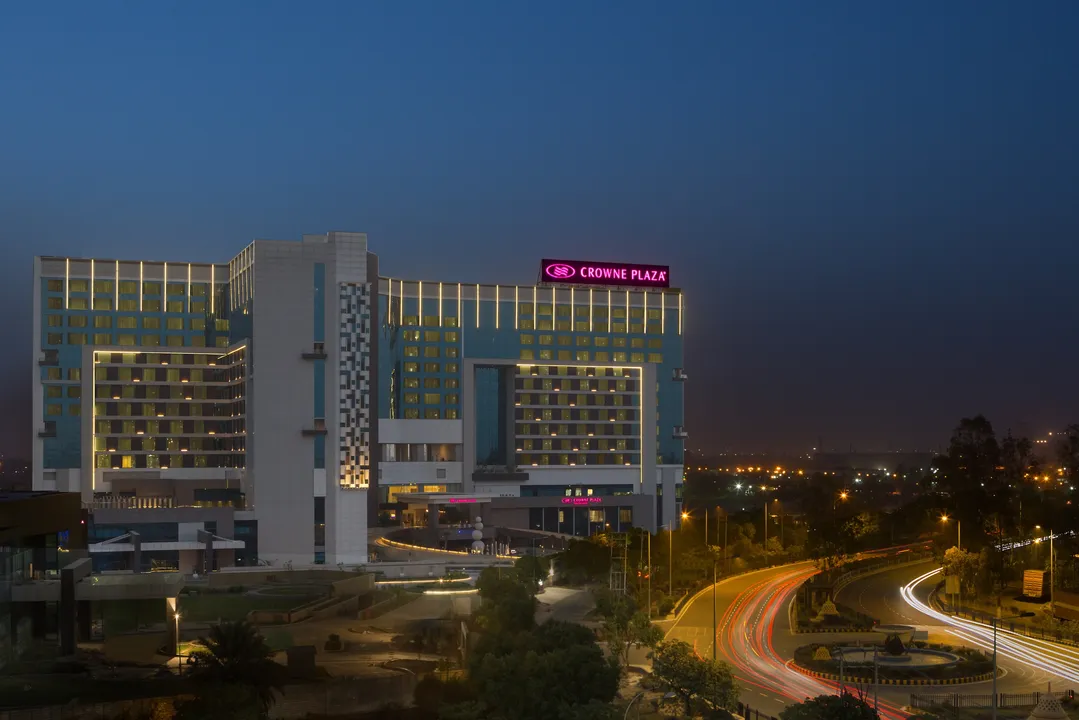 Facade Crowne Plaza Greater Noida 1