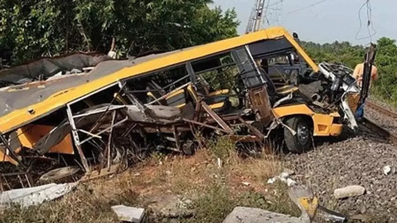 tamilnadu school bus accident,news in bengal live, west bengal news today,bengali news today,আজকের বাংলা খবর