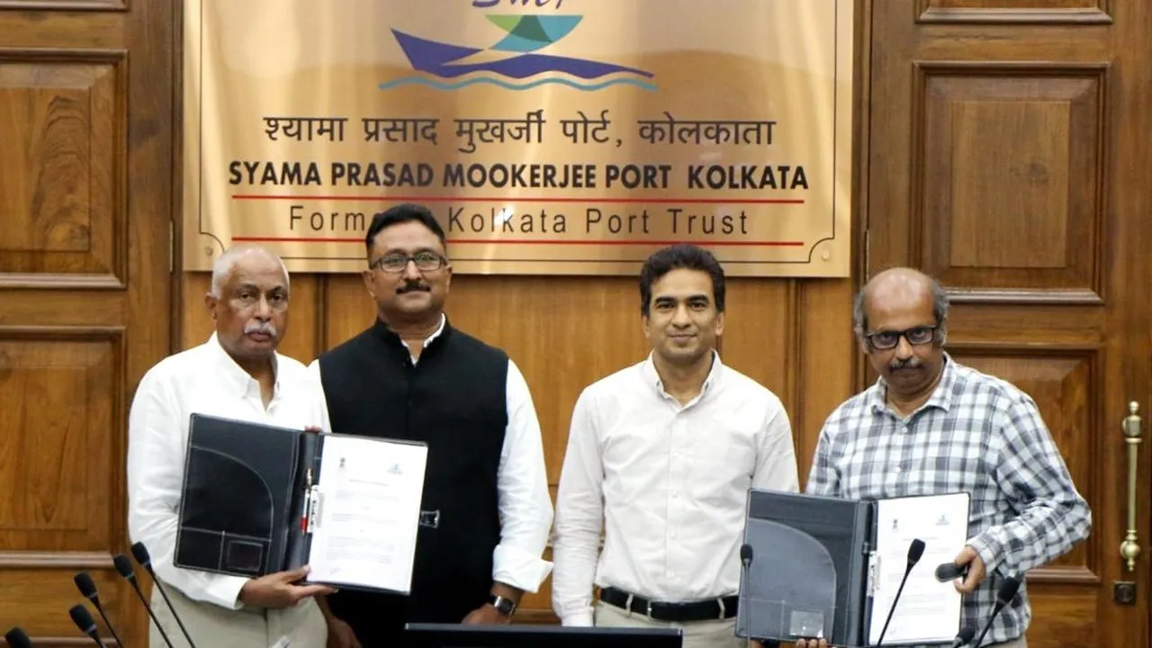 কুমারটুলি ঘাট  আদানি পোর্টস  শ্যামা প্রসাদ মুখার্জি পোর্ট  হুগলি নদী  ঘাট পুনর্গঠন  কলকাতা সাংস্কৃতিক ঐতিহ্য  কুমারটুলি মৃৎশিল্পী  এসএমপি কলকাতা  ঘাট সৌন্দর্যায়ন  কলকাতা খবর ২০২৫