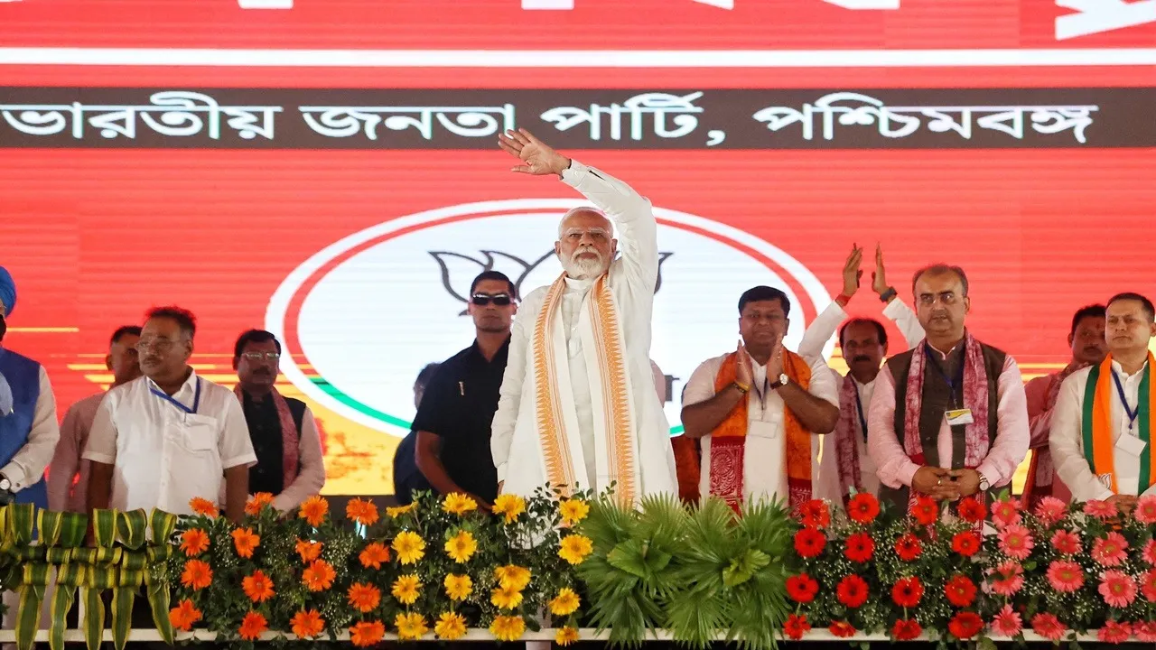 modi rally in WB, pm rally in WB live, Kolkata news, Kolkata news live, Kolkata news today, Today news Kolkata ,Modi in Durgapur,Durgapur rally, projects worth Rs 5000 crore, piped natural gas project, BJP West Bengal, Durgapur news today,Modi on rg kar,modi on kasba law college gang rape,দুর্গাপুরে প্রধানমন্ত্রী, বঙ্গ সফরে মোদী,মোদী
