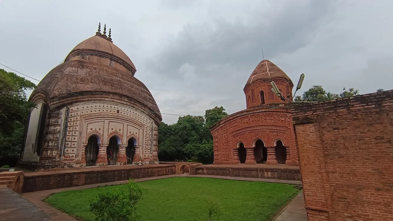 Guptipara Temple Complex: গুপ্তিপাড়া মন্দির চত্বর।