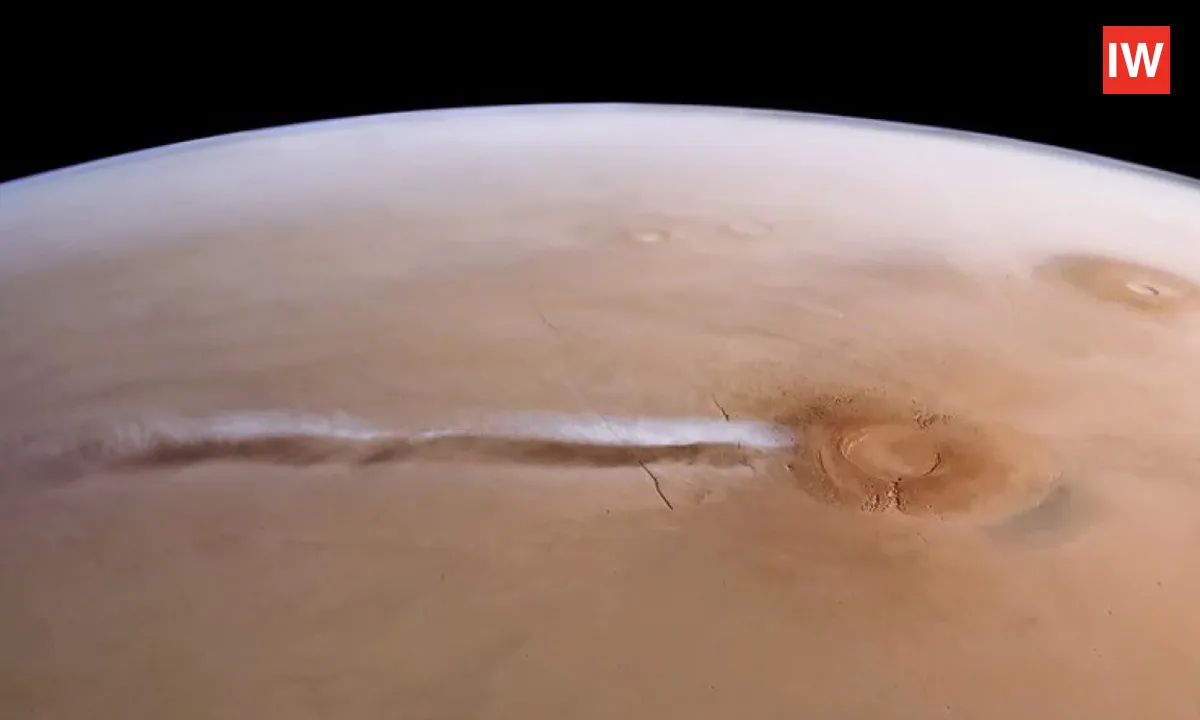  NASA Captures Rare Cloud-Covered Sunrise Over Mars' Tallest Volcanoes