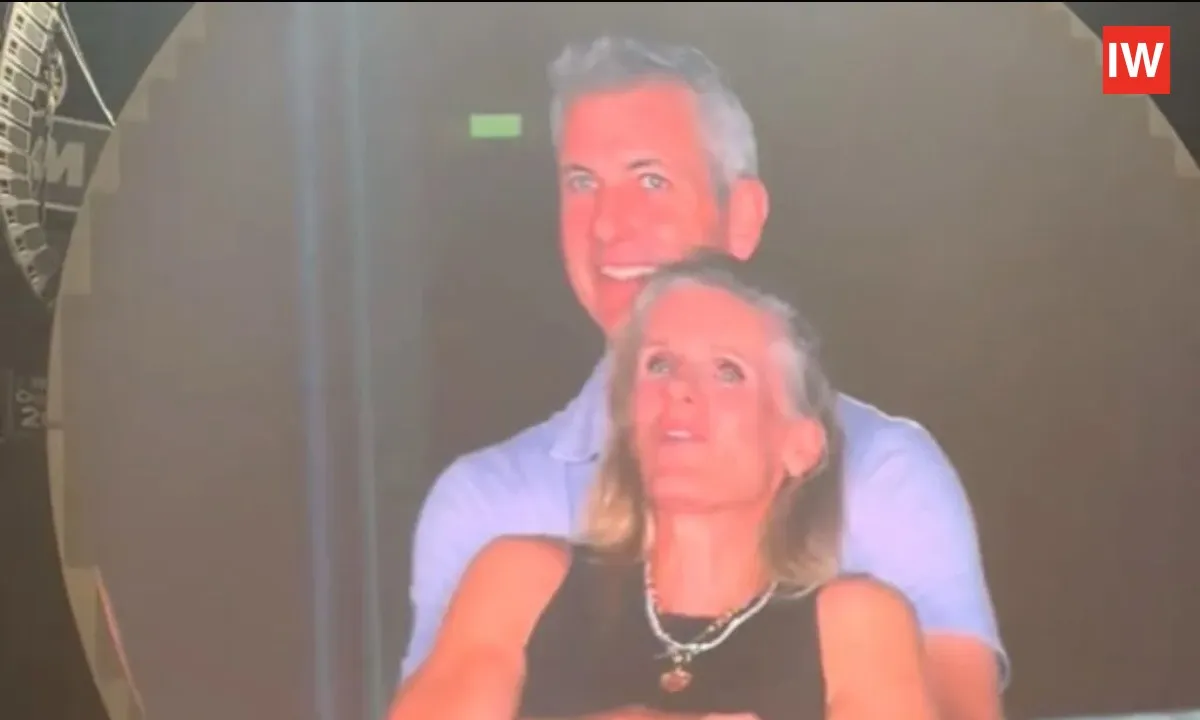  Coldplay Kiss Cam Scandal: Lip Reader Reveals What Andy Byron Whispered to Kristin Cabot