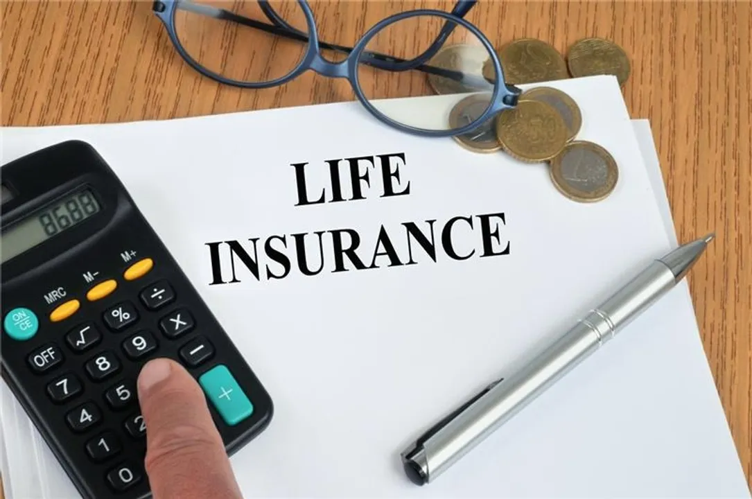  How a Term Life Insurance Calculator Can Help You Choose the Right ₹1 Crore Plan