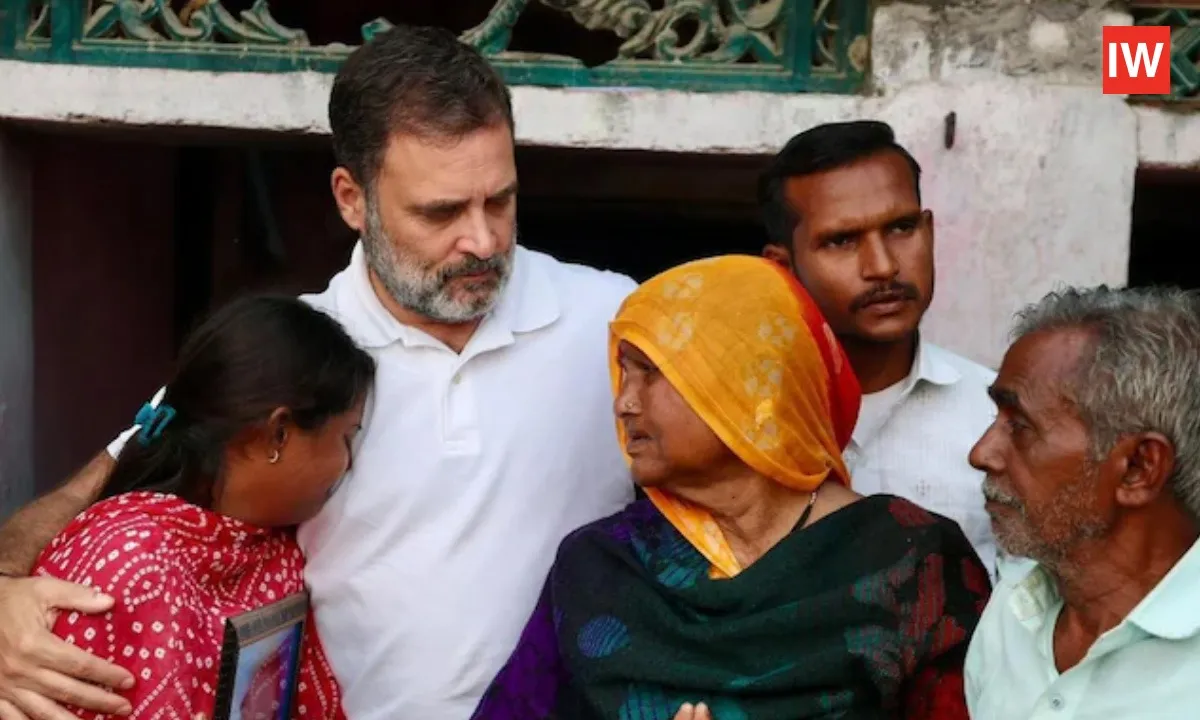  Rahul Gandhi Meets Family of Lynched Dalit Man, Accuses UP Govt of Intimidation