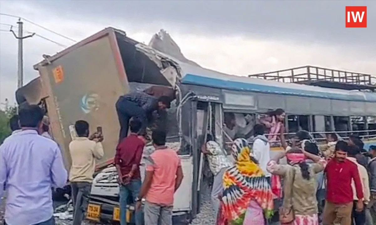  Double Tragedy on Indian Roads Within 24 Hours: 20 Killed in Telangana Crash, 15 Dead in Rajasthan