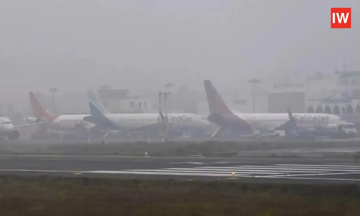  Delhi Airport, IndiGo Issue Advisories Amid Fog and Pollution