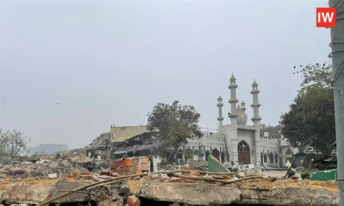  Tension at Turkman Gate: 5 Police Injured as Pre-Dawn Demolition Clears 38,940 Sq Ft Near Old Delhi Mosque