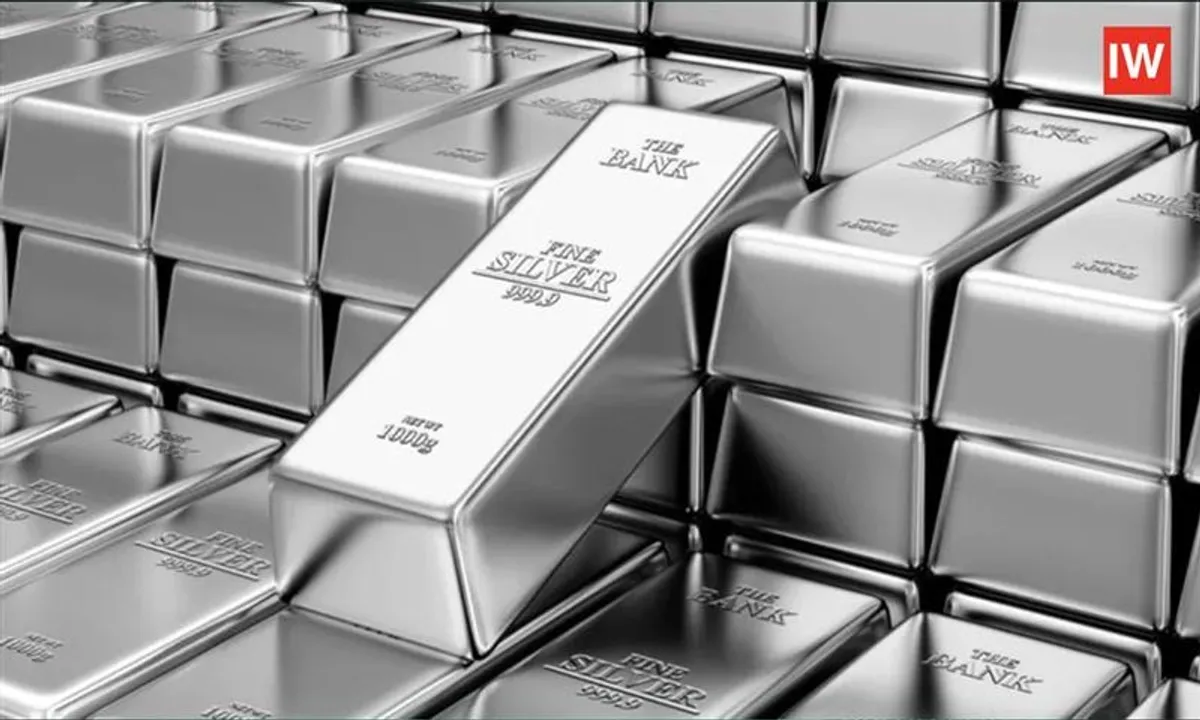  Silver Surges 4% to Record Rs 2.63 Lakh on MCX as Global Tensions Drive Demand