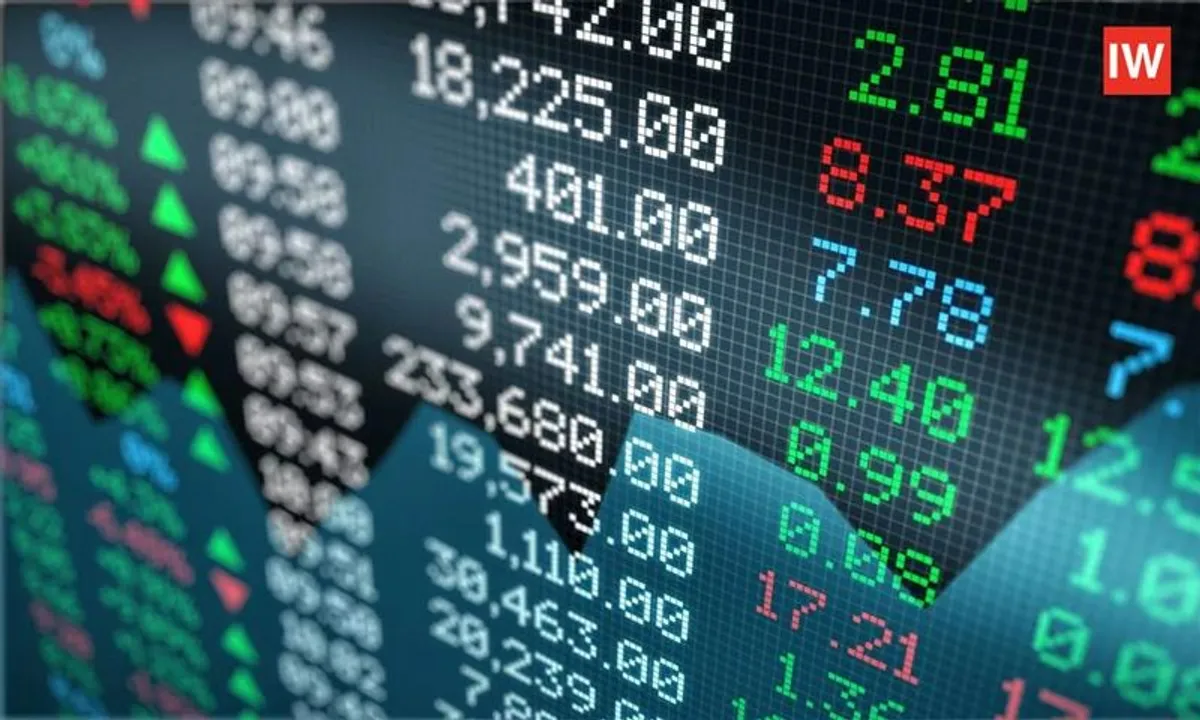  Stock Market Today: Sensex at 82,250, Nifty Shows Narrow Movement