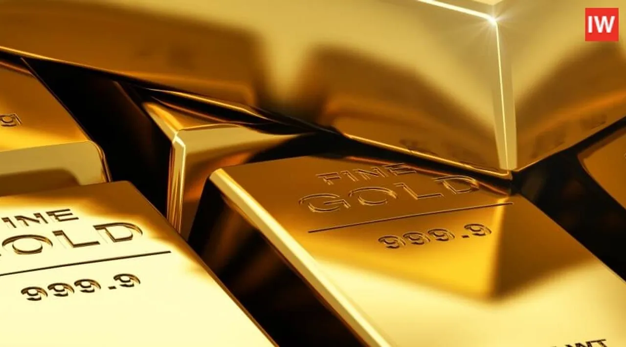 Gold Slides 2% Near $4,800, Silver Crashes 9% as Precious Metals Face Sharp Correction