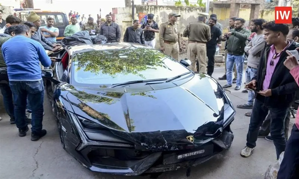  Lamborghini Accident Kanpur Near Rev-3 Mall Injures Six People
