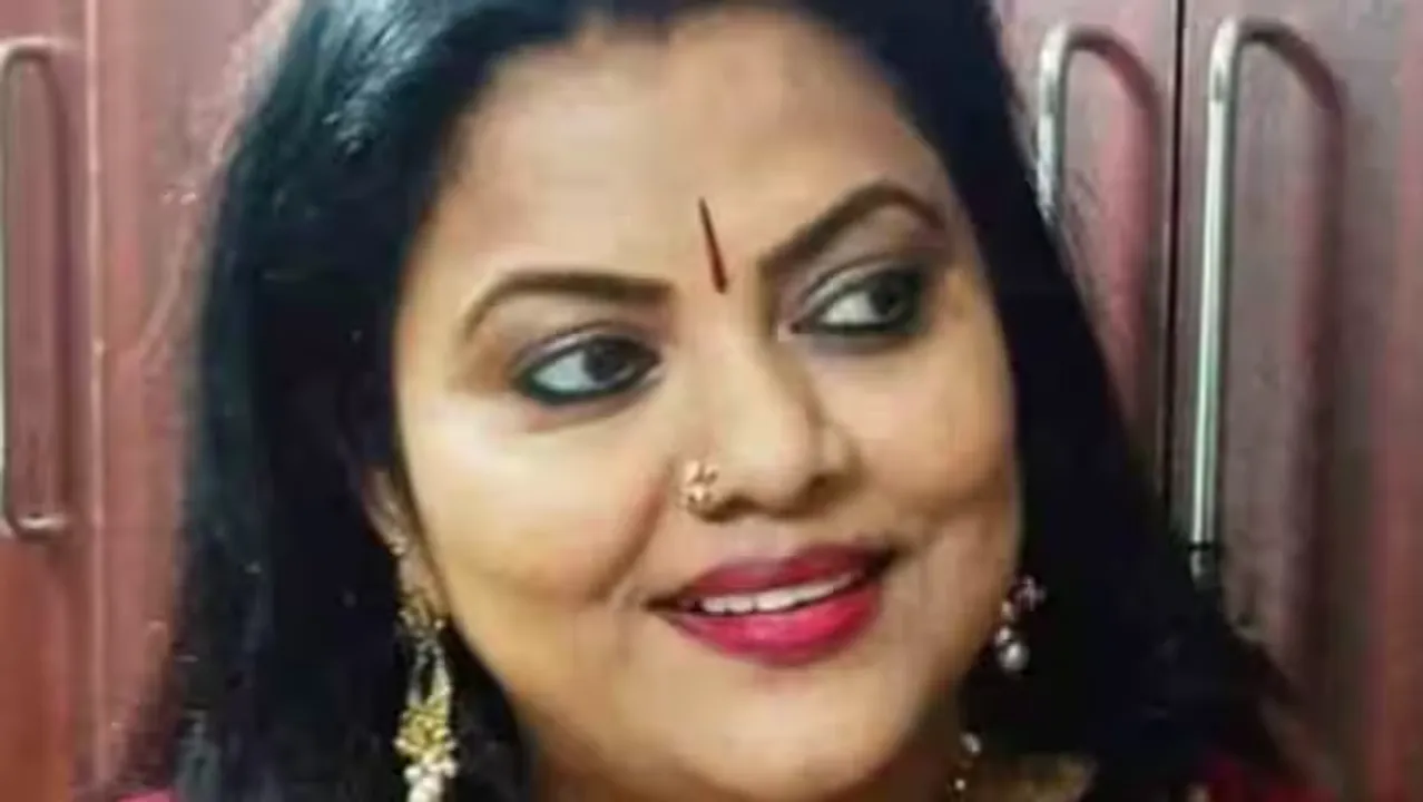 MEENU MUNIR