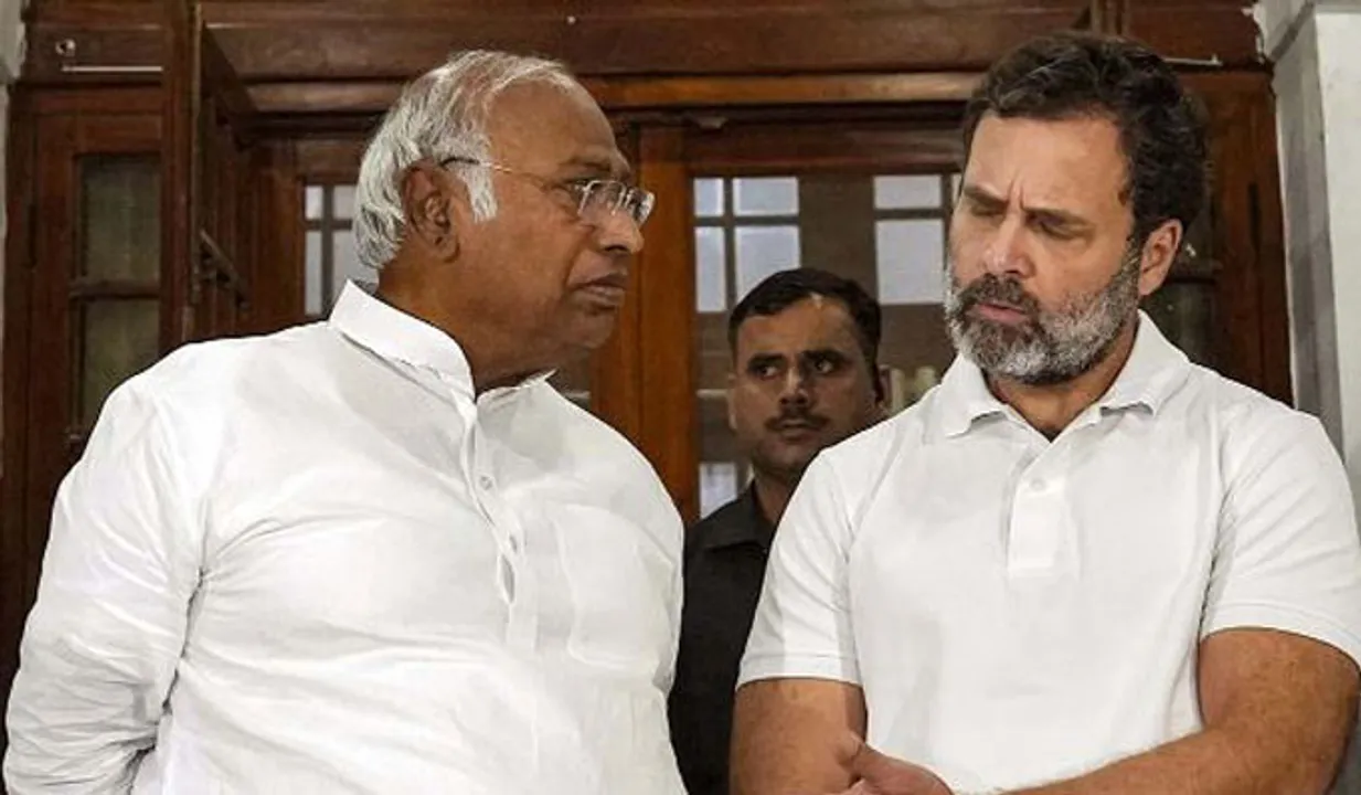 പോരാട്ടം തുടരുമെന്ന് രാഹുല്‍; തിരിച്ചടി താല്‍കാലികമെന്ന് ഖാര്‍ഗെ