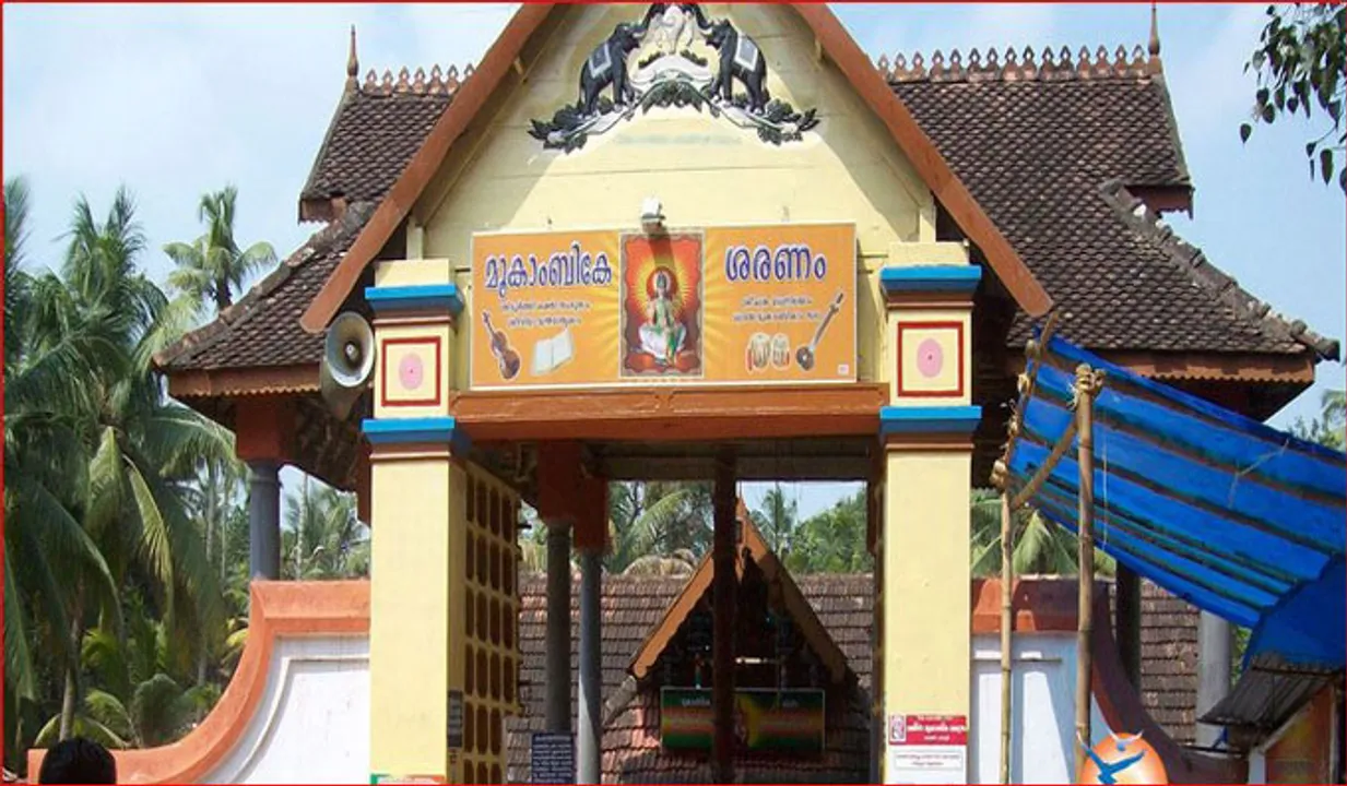 പറവൂര്‍ മൂകാംബികാ ക്ഷേത്രത്തിലെ താമരക്കുളം