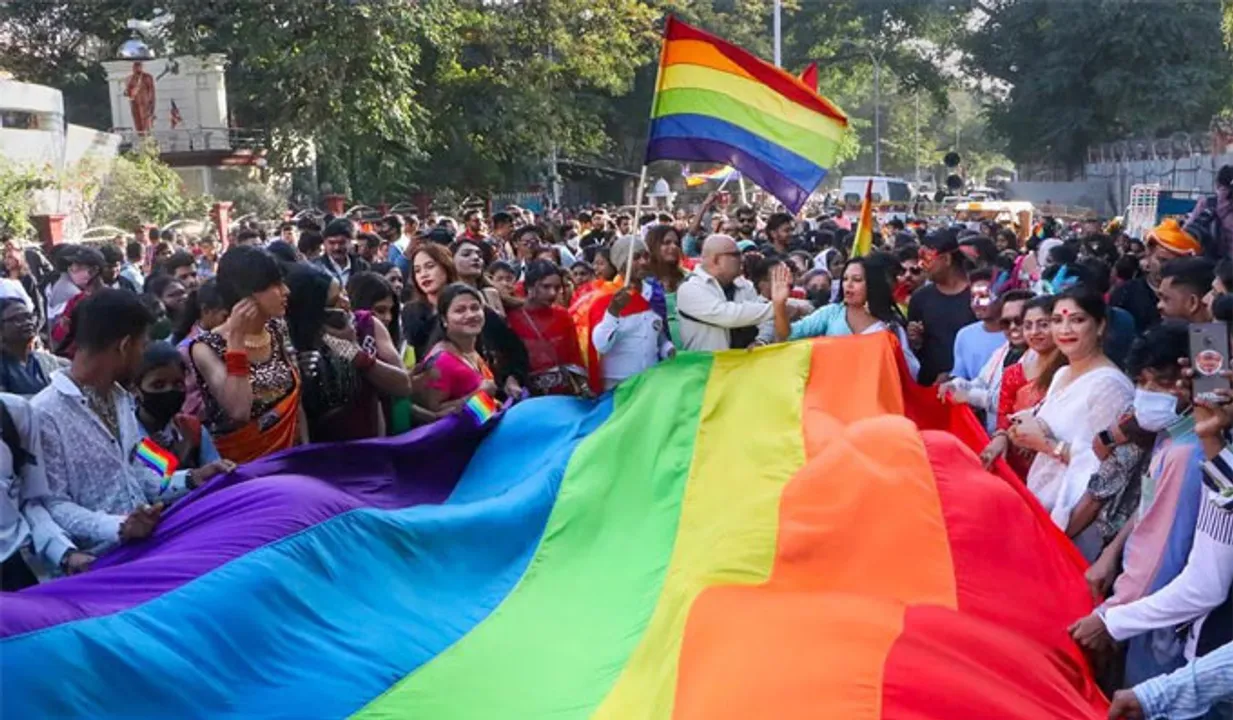 സ്വവർഗ വിവാഹ വിധി പുനഃപരിശോധിക്കണമെന്ന് ആവശ്യപ്പെട്ട് സുപ്രീം കോടതിയിൽ ഹർജി