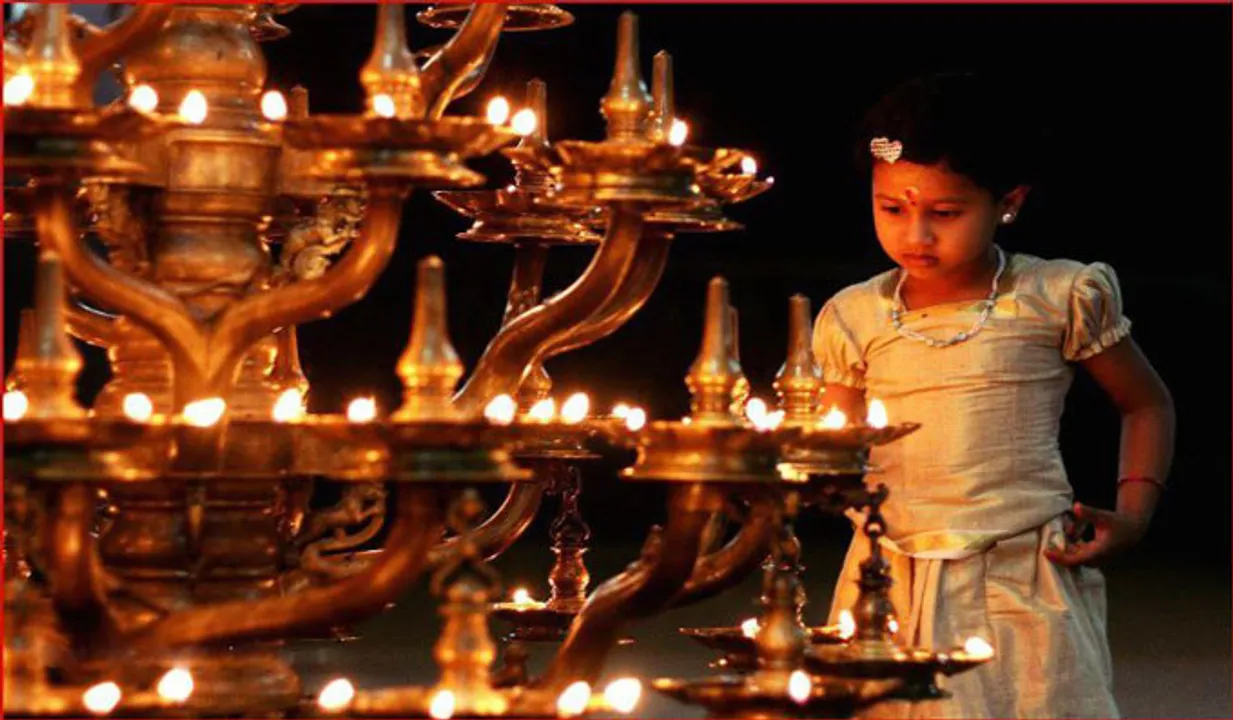നിലവിളക്ക് കത്തിക്കുന്നതിന്റെ പ്രത്യേകത അറിയണ്ടേ