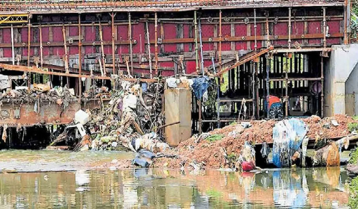  തലസ്ഥാനത്തെ വെള്ളപ്പൊക്കകാരണം നെല്ലിക്കുഴിപാലനിര്‍മ്മാണത്തിലെ അപാകത