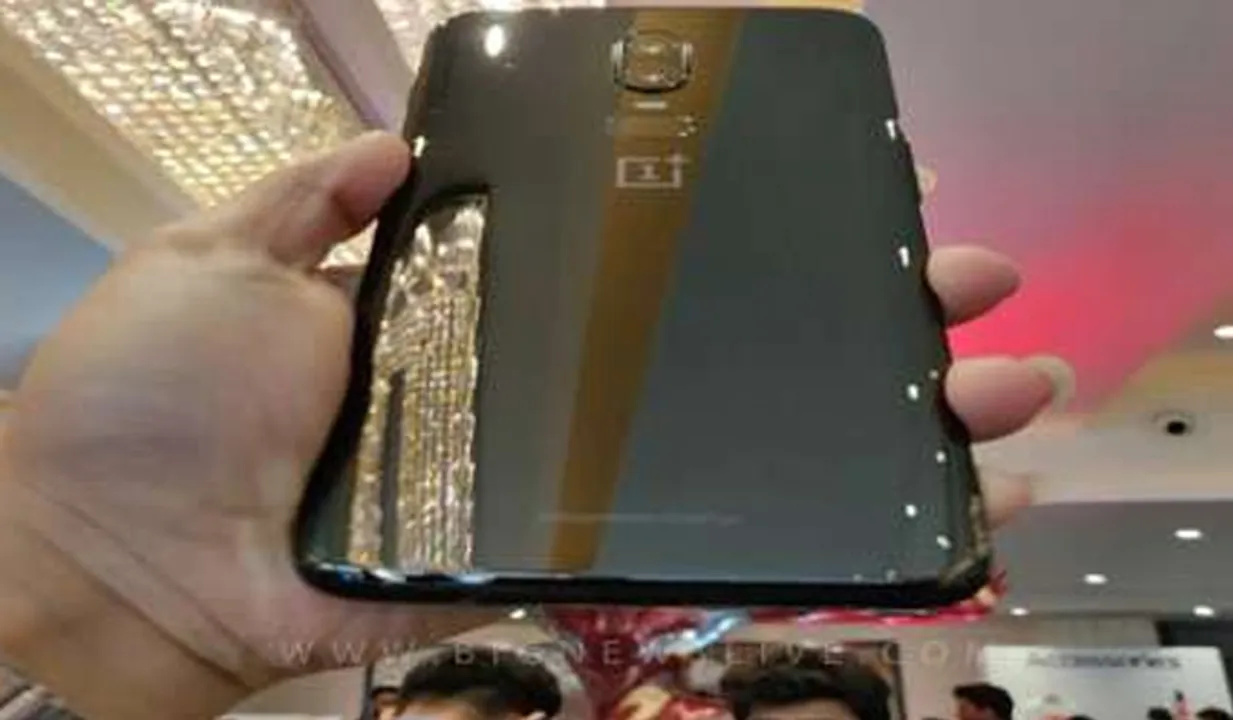 ആദ്യ ഗ്ലാസ് നിര്‍മ്മിത ഫോണുമായി വണ്‍പ്ലസ്