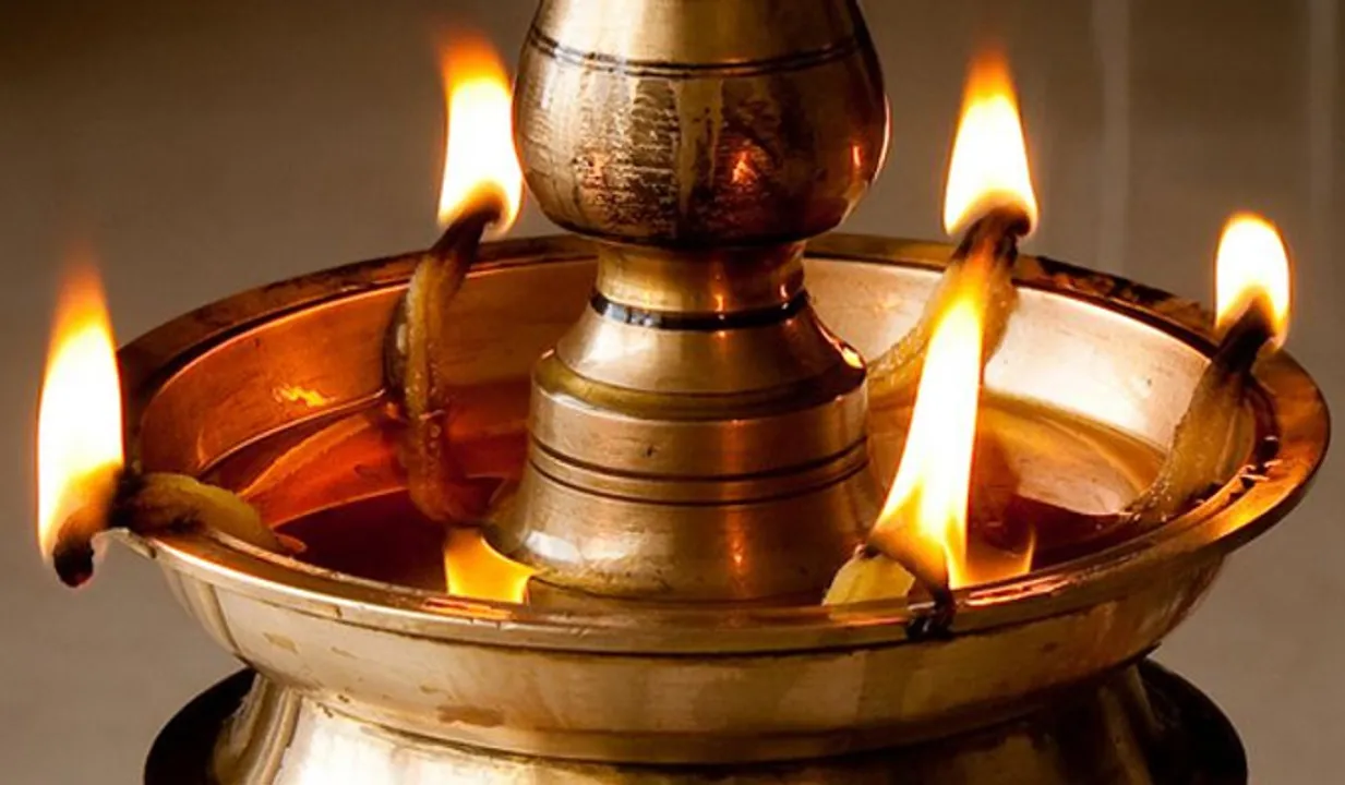 കരിപുരണ്ട വിളക്കില്‍ ദീപം കൊളുത്തരുത്