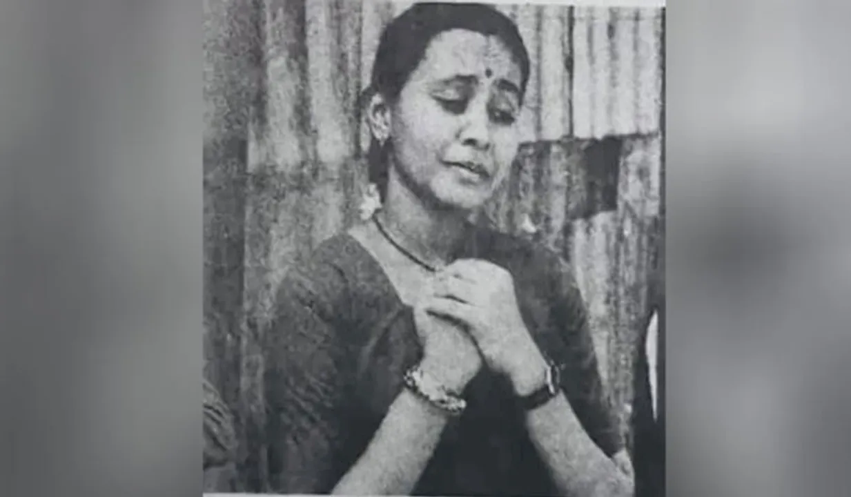 മോണോ ആക്ടിൽ ഒന്നാം സ്ഥാനം നേടിയ പെൺകുട്ടി; ഇന്ന് കേരളത്തിന്റെ മന്ത്രി, വൈറലായി ഫോട്ടോ!