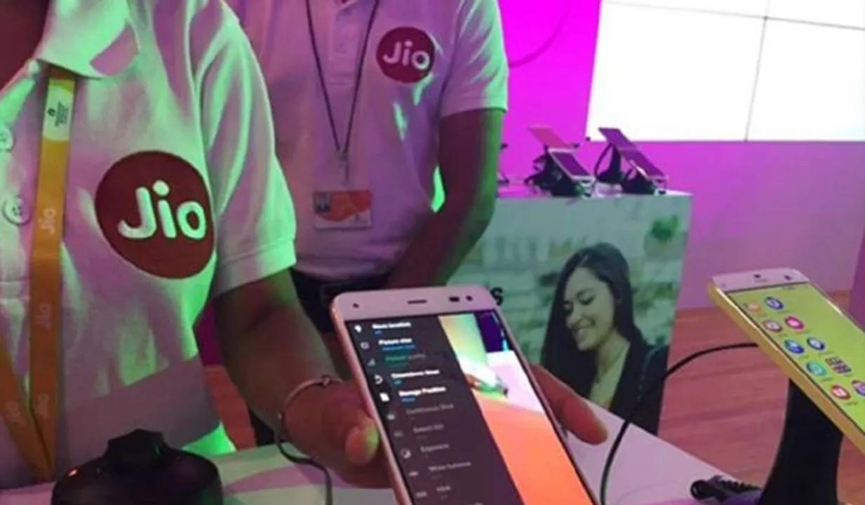 594 രൂപക്ക് ആറുമാസ ഡാറ്റയും കോളും ഓഫര്‍ ചെയ്ത് ജിയോ