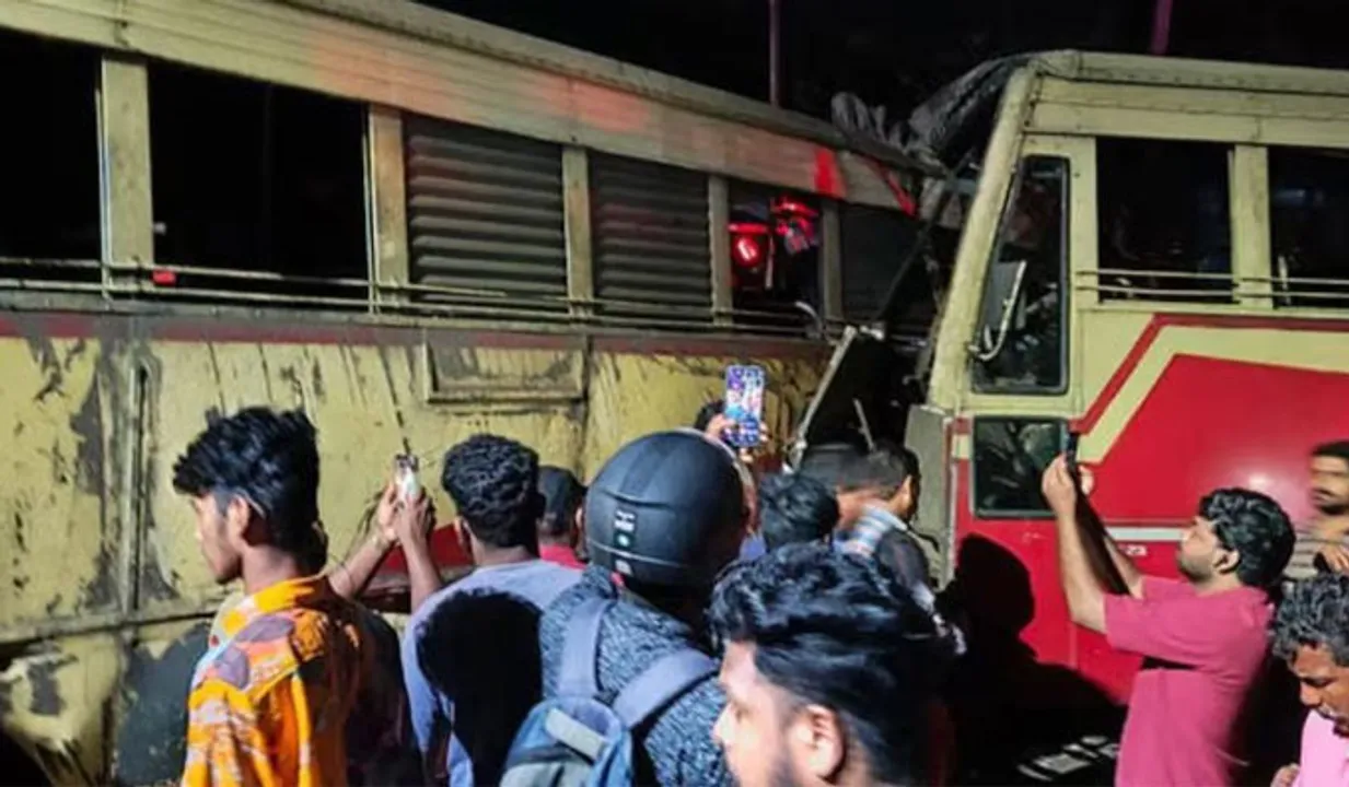നെയ്യാറ്റിന്‍കരയിൽ കെഎസ്ആർടിസി ബസുകൾ കൂട്ടിയിടിച്ച് അപകടം; മുപ്പതിലേറെ പേർക്ക് പരിക്ക്, നാല് പേരുടെ നില ഗുരുതരം