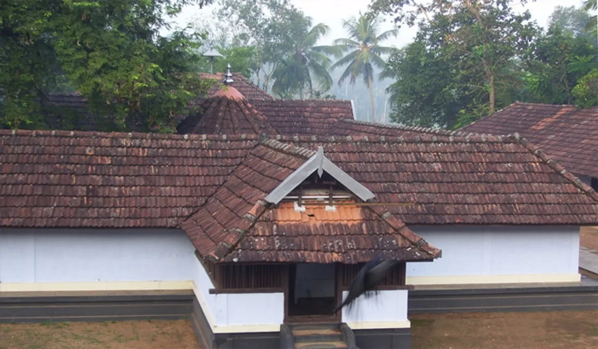 ക്ഷേത്രത്തിനു പുറത്തുനിന്നു തൊഴുതാൽ ഫലപ്രദം