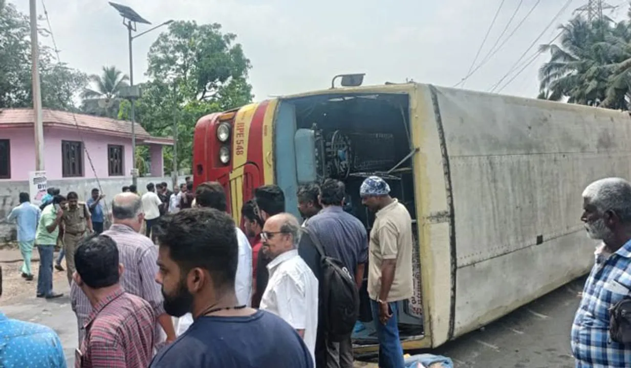 കോട്ടയത്ത് കാറുമായി കൂട്ടിയിടിച്ച് കെഎസ്ആർടിസി ബസ് മറിഞ്ഞു; നിരവധി പേർക്ക് പരിക്ക്
