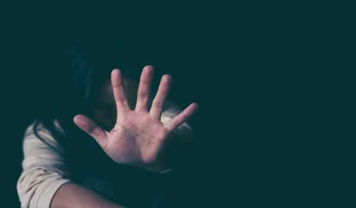 എട്ട് വയസുകാരിയെ മദ്യം നൽകി പീഡിപ്പിച്ചു; രണ്ടാനച്ഛനെയും രണ്ടാനച്ഛന്റെ സഹോദരനെയും റിമാൻഡ് ചെയ്തു