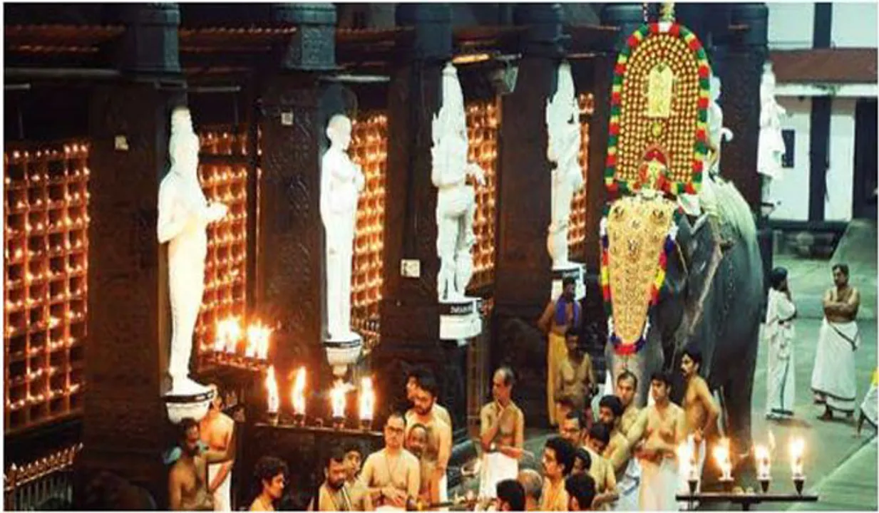 ഗുരുവായൂരപ്പന് സ്വര്‍ണ്ണക്കോലം എഴുന്നള്ളത്ത്