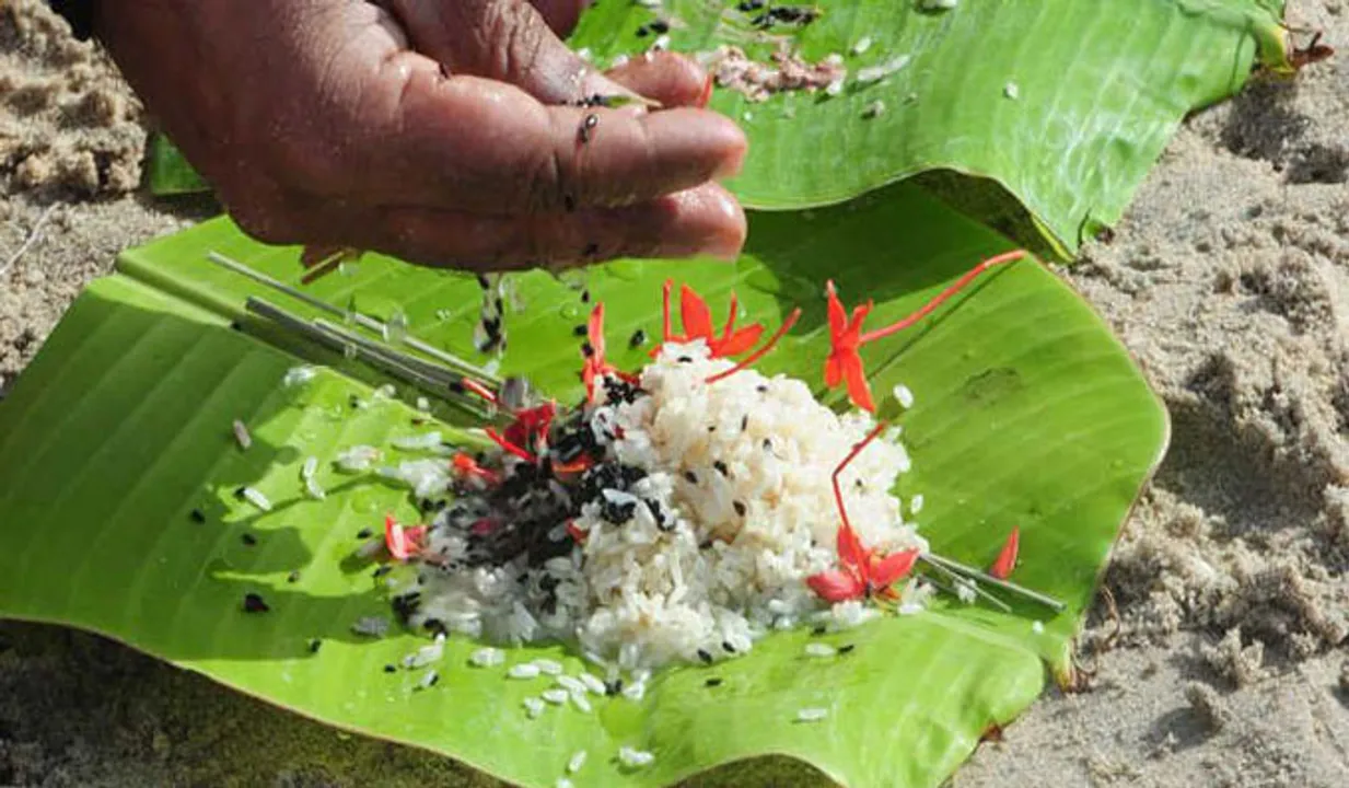 കർക്കിടക മാസം; പിതൃക്കളുടെ ആത്മശാന്തിക്കായി ബലിതർപ്പണം