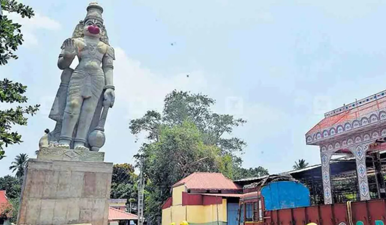 2.30 കോടി രൂപ, 55 അടി ഉയരം; ഒറ്റക്കല്ലില്‍ ഹനുമാന്‍ ശില്പം, കേരളത്തില്‍ ഏറ്റവും വലുത്!