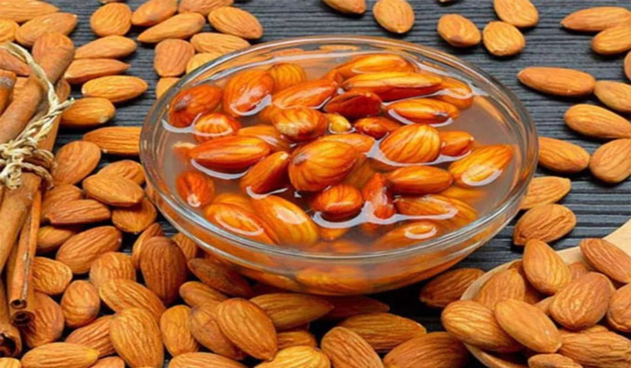   ബദാം കുതിര്‍ത്ത് കഴിക്കണമെന്ന് പറയുന്നതിന്റെ പ്രധാന കാരണങ്ങള്‍ ഇവയാണ്...