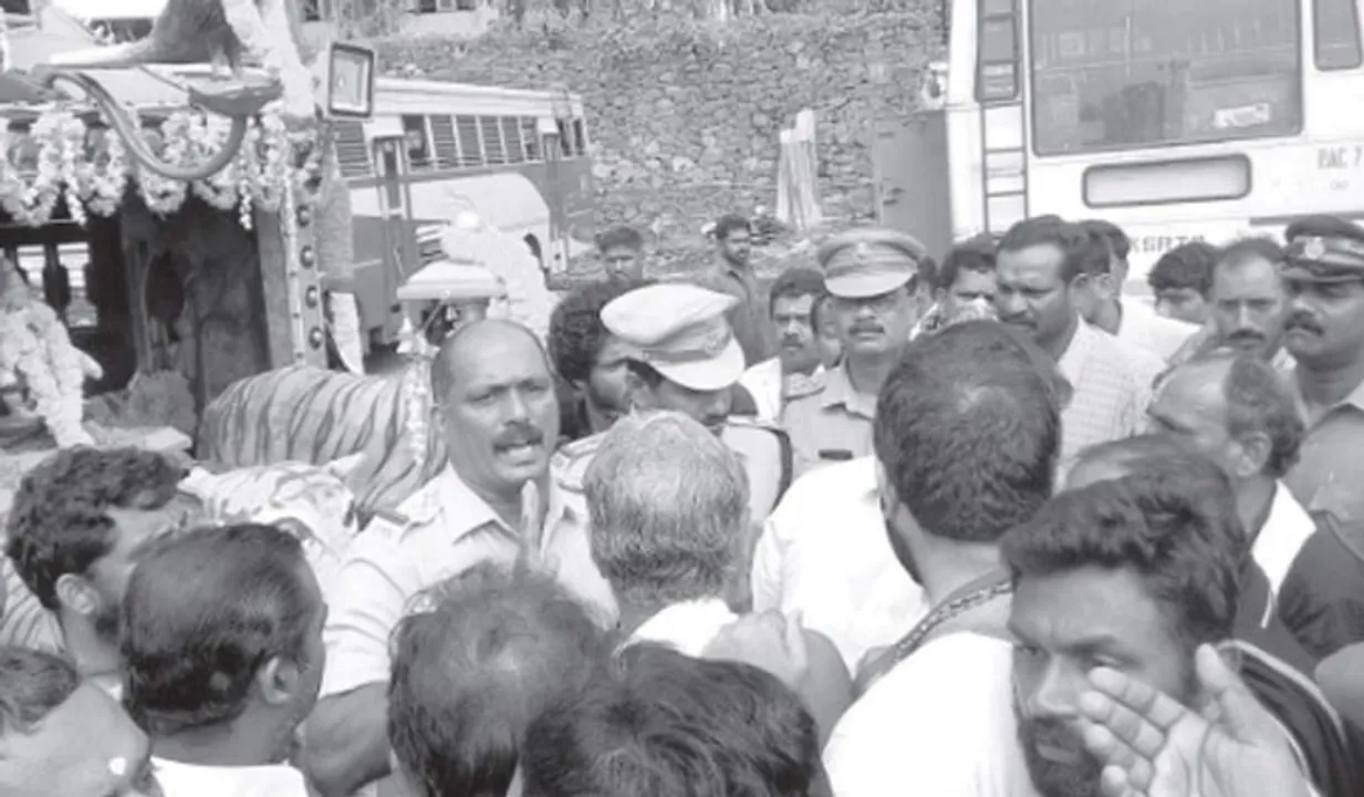 അന്പലപ്പുഴ സംഘത്തെ തടഞ്ഞ സിഐ ഖേദം പ്രകടിപ്പിച്ചു