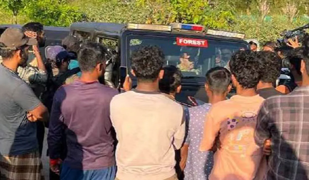 നാട്ടുകാര്‍ക്ക് വനംവകുപ്പിന്റെ ഉറപ്പ്; വയനാട്ടില്‍ തടഞ്ഞുവച്ച ഉദ്യോഗസ്ഥരെ വിട്ടയച്ചു