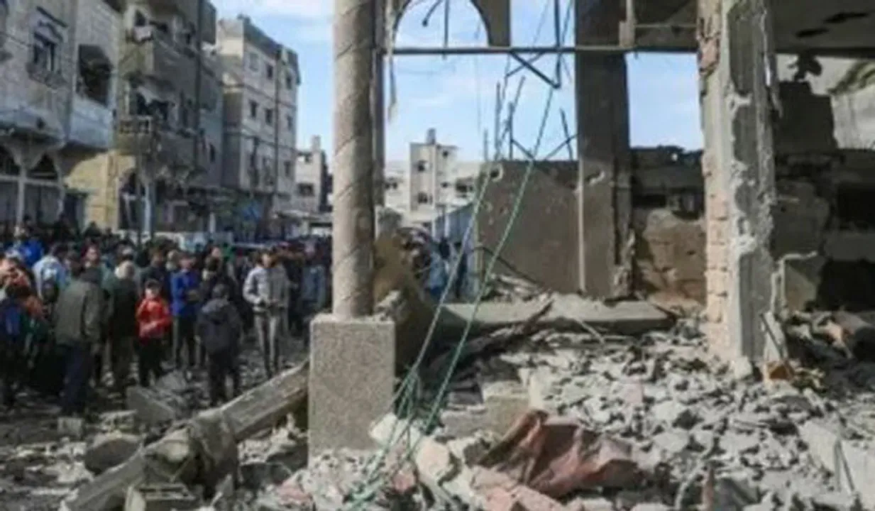 ഗാസയിലെ സുരക്ഷിതമേഖലകളില്‍ ഇസ്രയേല്‍ ആക്രമണം; 30 പേര്‍ കൊല്ലപ്പെട്ടു