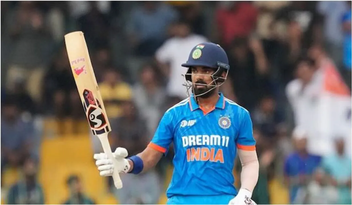 പന്ത് സ്റ്റേഡിയത്തിനു പുറത്തേക്ക് അടിച്ചുവിട്ട് കെ.എൽ. രാഹുൽ; ദൃശ്യങ്ങള്‍ സാമൂഹ്യ മാധ്യമങ്ങളിൽ വൈറൽ