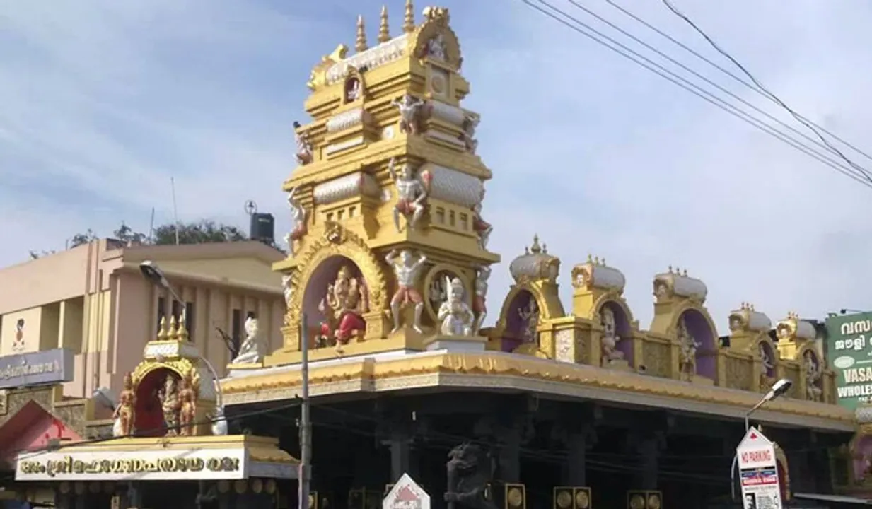 പഴവങ്ങാടി ഗണപതിക്ഷേത്രം: പുരുഷന്‍മാര്‍ക്ക് ഷര്‍ട്ട് ധരിച്ച് കയറാം