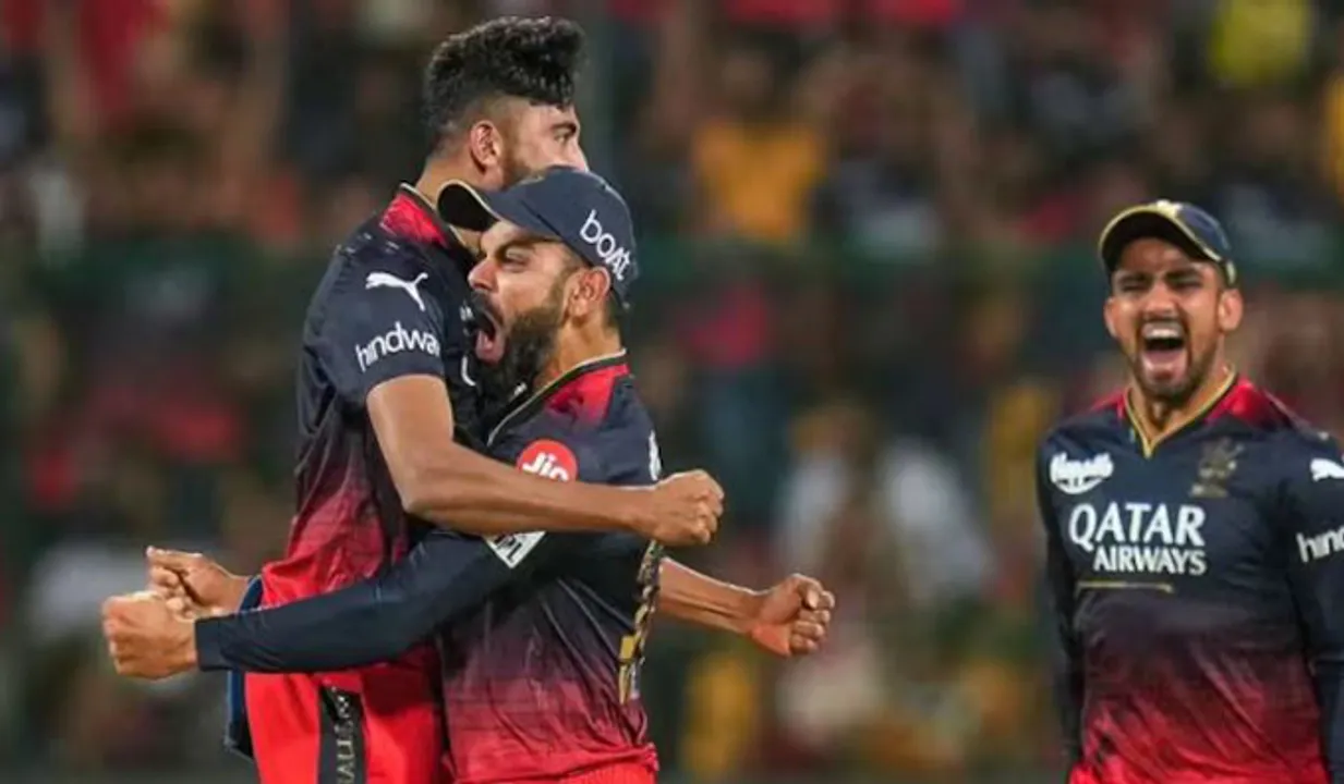 നാല് ഓവര്‍, 21 റണ്‍സ്, നാലു വിക്കറ്റ്; കൊടുങ്കാറ്റായി സിറാജ്