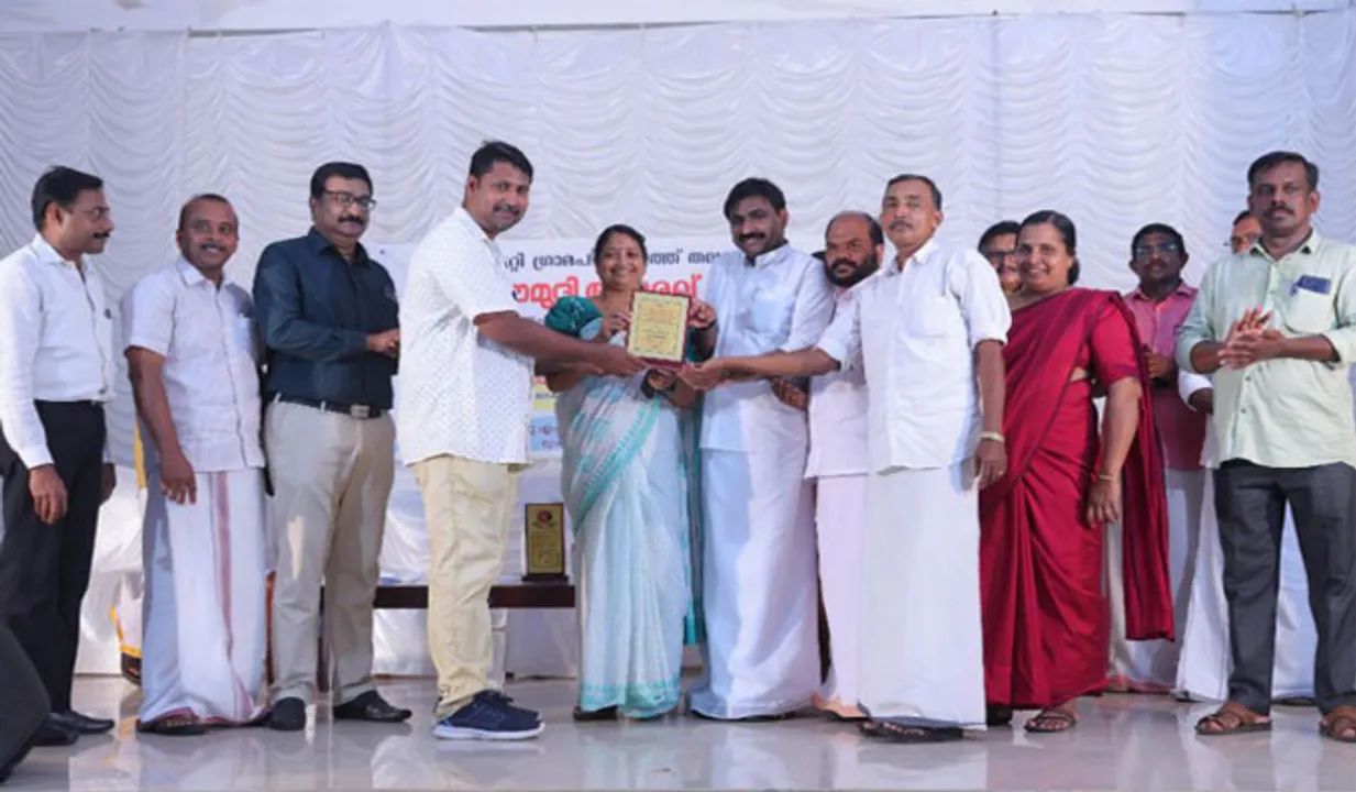 കോവിഡ് പ്രതിരോധ മികവ് : കലാകൗമുദി പുരസ്കാരം കറുകുറ്റി ഗ്രാമപഞ്ചായത്തിന്