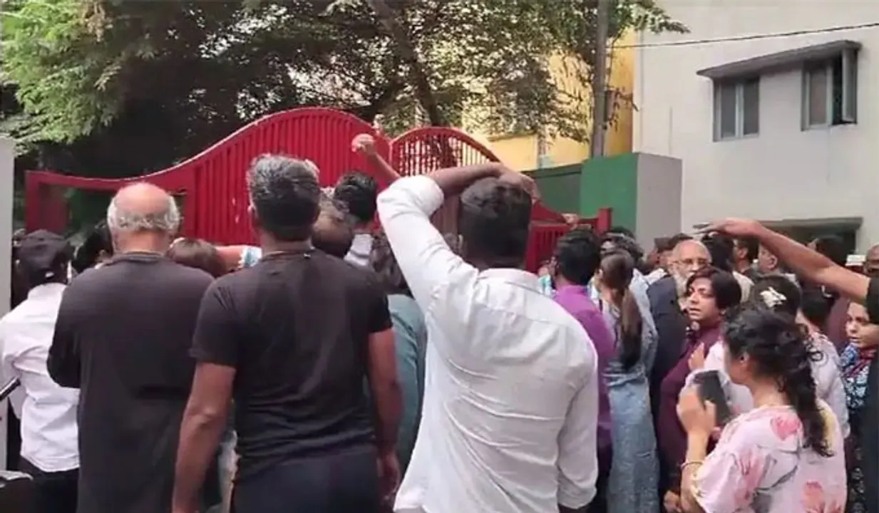 ബെംഗളൂരുവിൽ 13 സ്‌കൂളുകള്‍ക്ക് ബോംബ് ഭീഷണി; വിദ്യാര്‍ഥികളെയും ജീവനക്കാരെയും അടിയന്തരമായി ഒഴിപ്പിച്ച് പോലീസ്