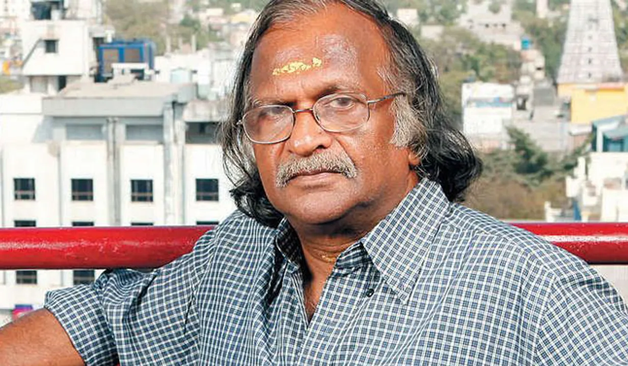 ശ്രീകുമാരൻ തമ്പിയെ ആദരിക്കുന്നു