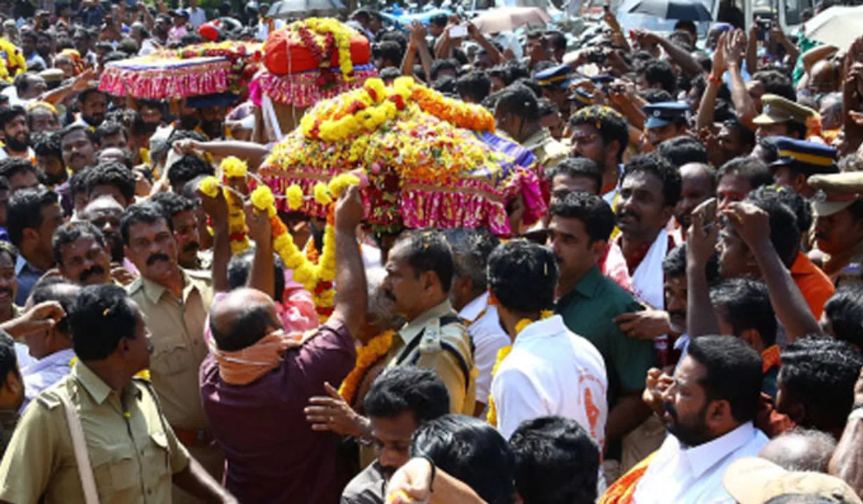 തി​രു​വാ​ഭ​ര​ണ​ഘോഷയാത്ര നാളെ; ഉച്ചവരെ ഭക്തര്‍ക്ക് കണ്ടുതൊഴാം