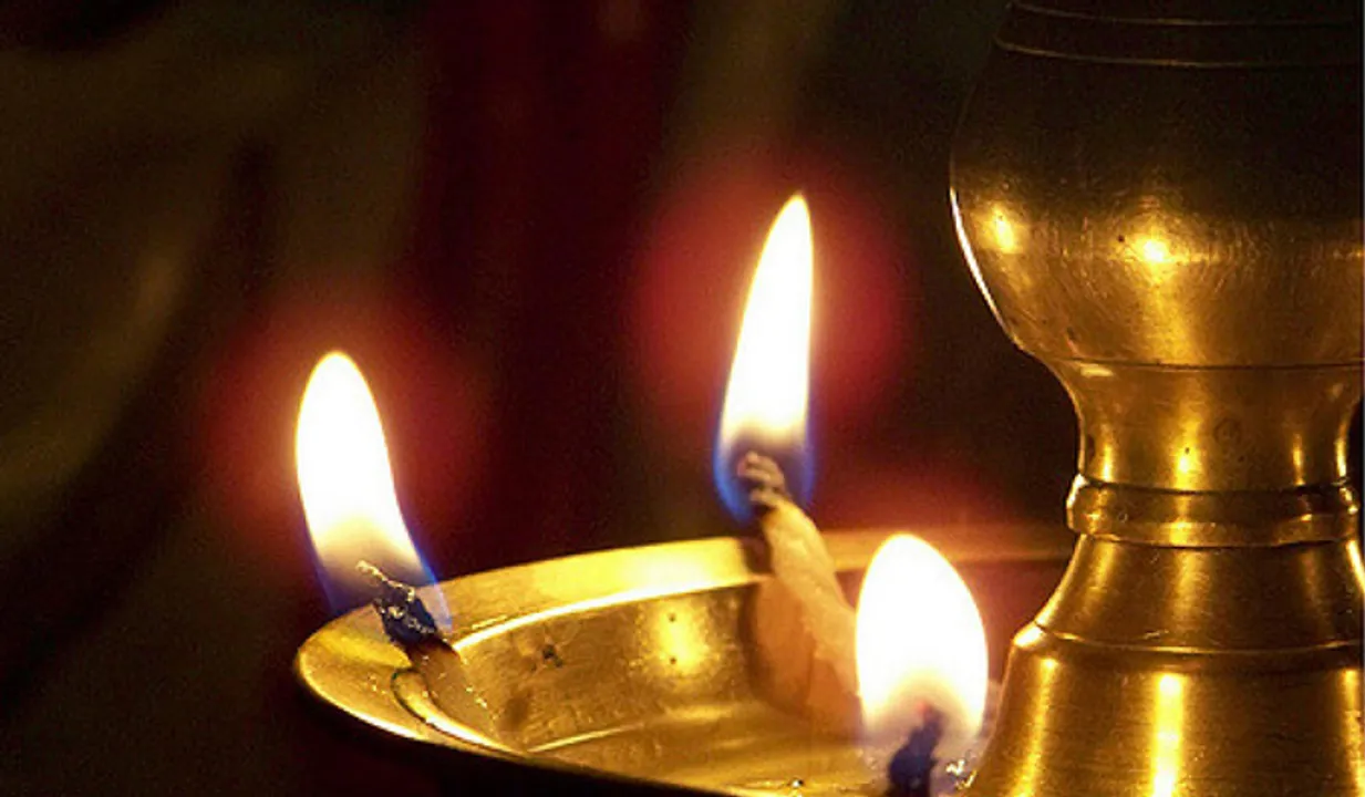 ദിവസവും നിലവിളക്ക് കൊളുത്തി പ്രാര്‍ഥിക്കാറുണ്ട്; മൂഹൂര്‍ത്തം ശ്രദ്ധിക്കാറുണ്ടോ?