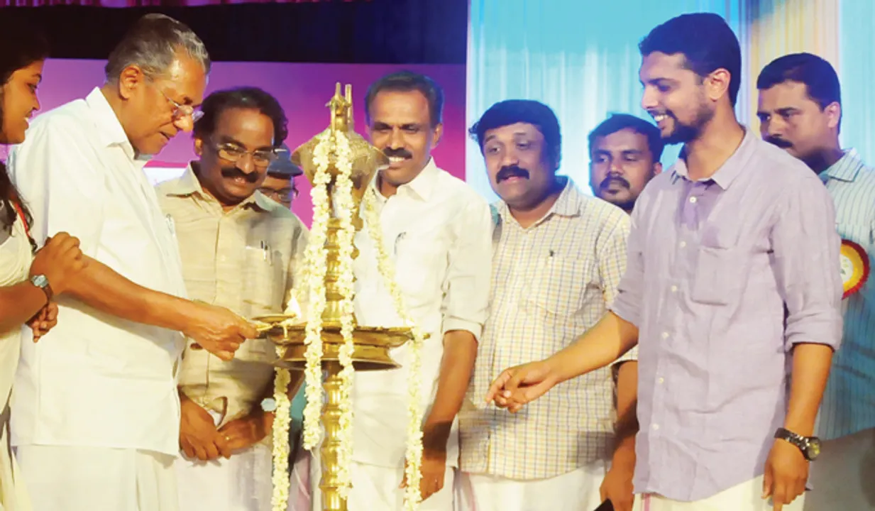 കേരള സര്‍വ്വകലാശാല കലോത്സവത്തിന് വര്‍ണ്ണാഭമായ തുടക്കം