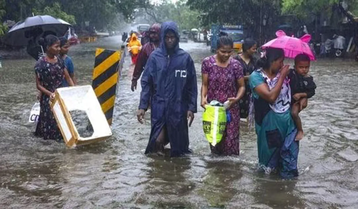 തമിഴ്‌നാട്ടിൽ വീണ്ടും തകർത്ത് പെയ്ത് മഴ; ചെന്നൈ ഉൾപ്പെടെ പ്രളയ ഭീതിയിൽ