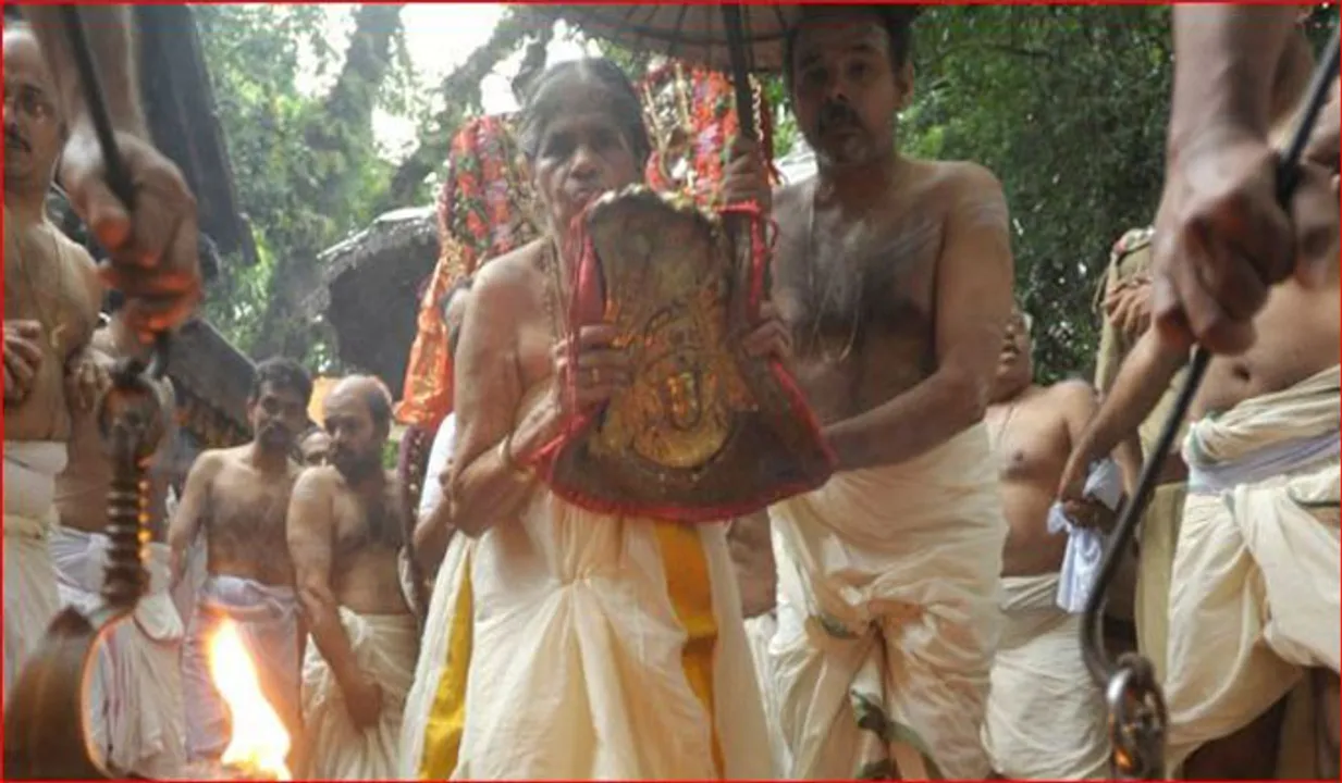 മണ്ണാറശാല ആയില്യം കണ്ട്  പ്രാര്‍ത്ഥിച്ചാല്‍