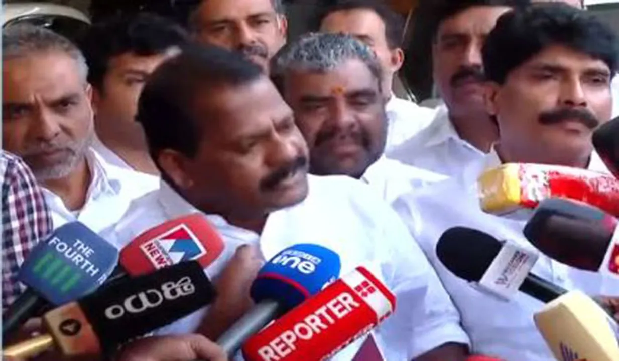 'മുഖ്യമന്ത്രി വയനാട്ടിലെത്തണം, ചർച്ചയല്ല തീരുമാനമാണ് വേണ്ടത്'; സർവകക്ഷി യോ​ഗം ബഹിഷ്കരിച്ച് കോൺഗ്രസ്