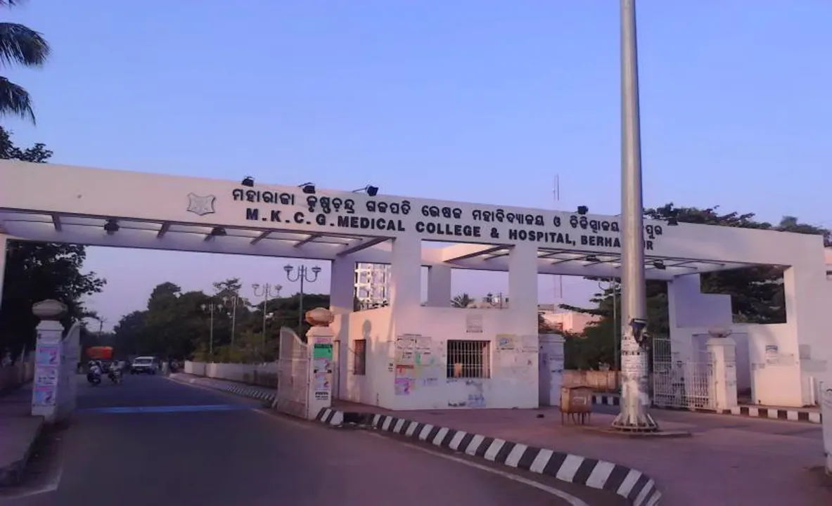  ଏମକେସିଜି ମେଡିକାଲ କଲେଜରେ ପୁଣି ରାଗିଂ ଅଭିଯୋଗ: ସିନିୟର ରାଗିଂ କରିଥିବା ନେଇ ୟୁଜିସି ଆଣ୍ଟି ରାଗିଂ ସେଲରେ ଅଭିଯୋଗ କଲେ ଦ୍ୱିତୀୟ ବର୍ଷ ଛାତ୍ର